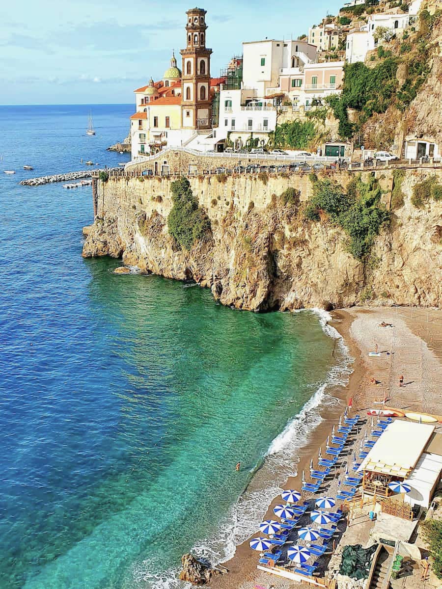 Spiaggia di Ravello con vista mare e costa